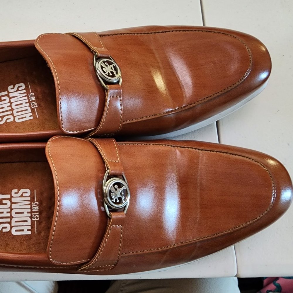 Stacy Adams Smooth Cognac Emblem Vegan Leather Loafer
